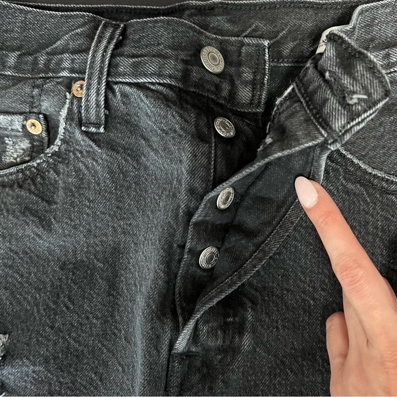 Levi’s Skirt Women Size 25 Jean Black Denim Distressed Cut Off Button Fly B7 - Picture 10 of 12
